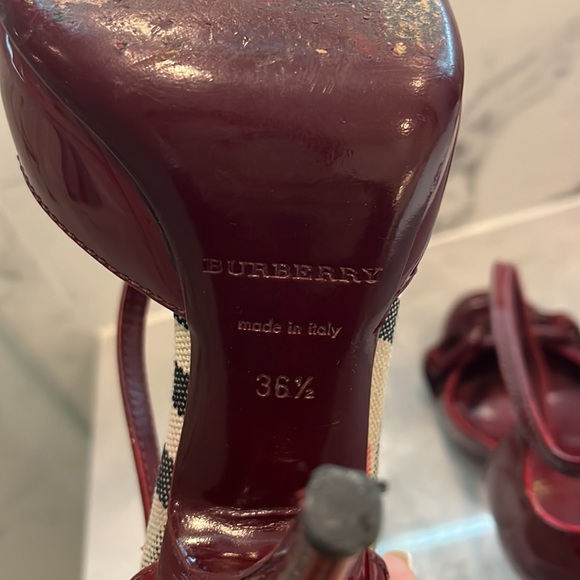 Authentic red Burberry heels - Picture 5 of 5